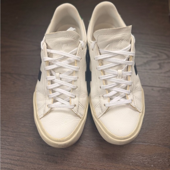 💚🖤 Veja White Leather Campo Sneakers with Black and Green Accents - Picture 4 of 11